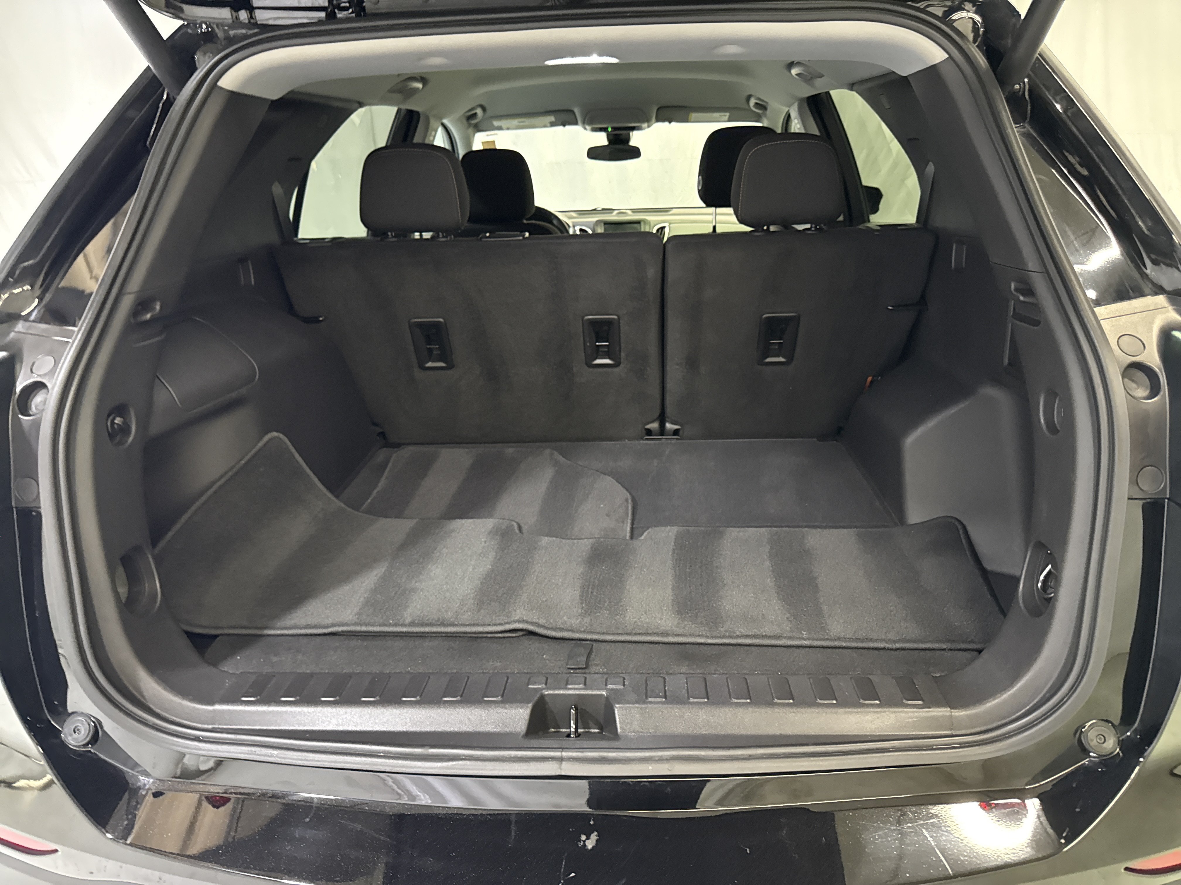 Used 2024 Chevrolet Equinox LT AWD/4WD image 3