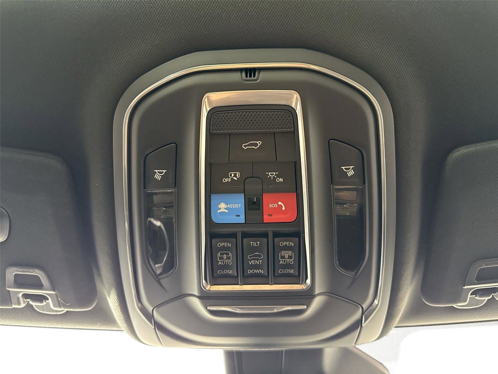 Used 2025 Jeep Grand Cherokee Limited w/ Black Appearance Package RWD image 23