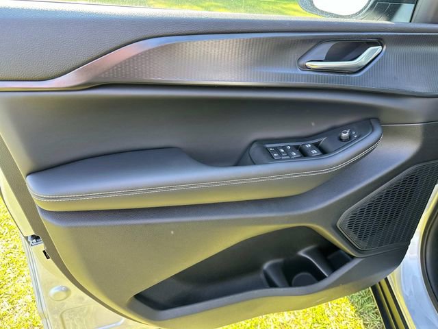 New 2025 Jeep Grand Cherokee L Laredo w/ Luxury Tech Group I image 37