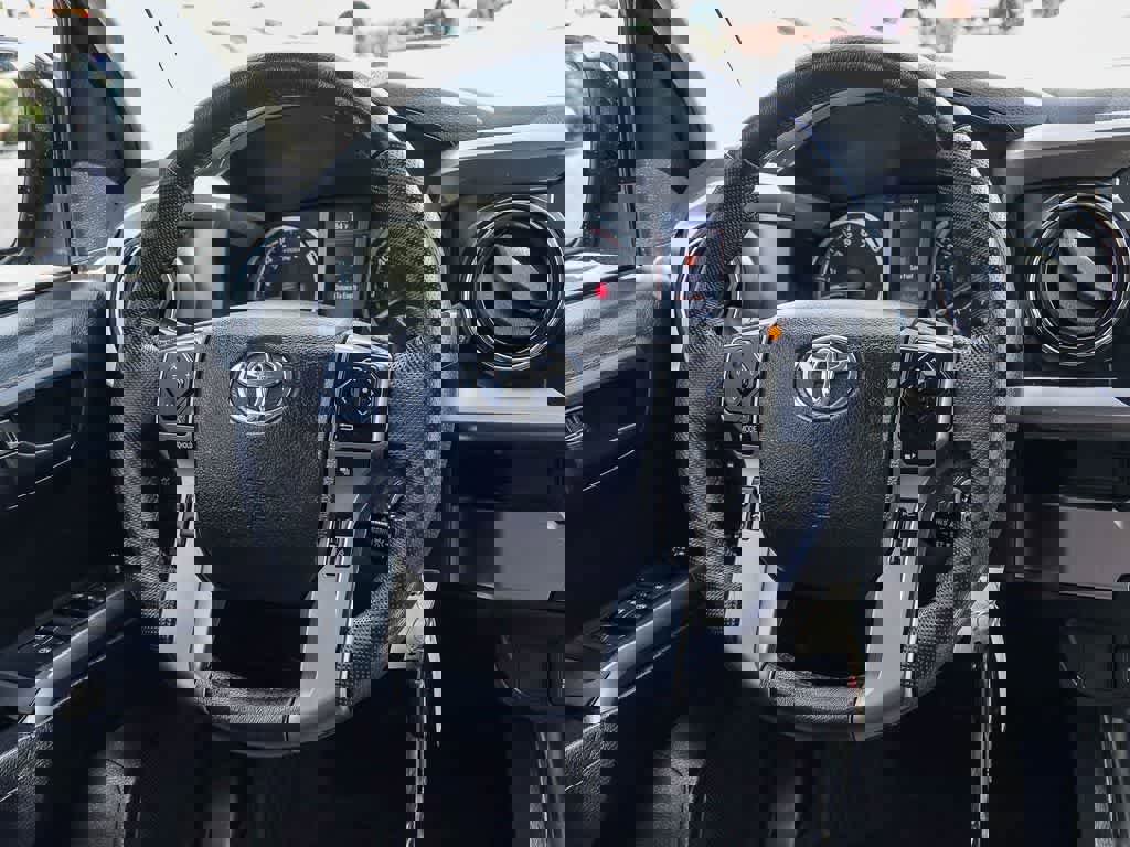 Used 2020 Toyota Tacoma SR5 RWD image 14