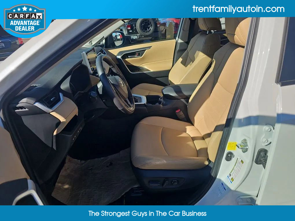 Used 2021 Toyota RAV4 XLE Premium image 13