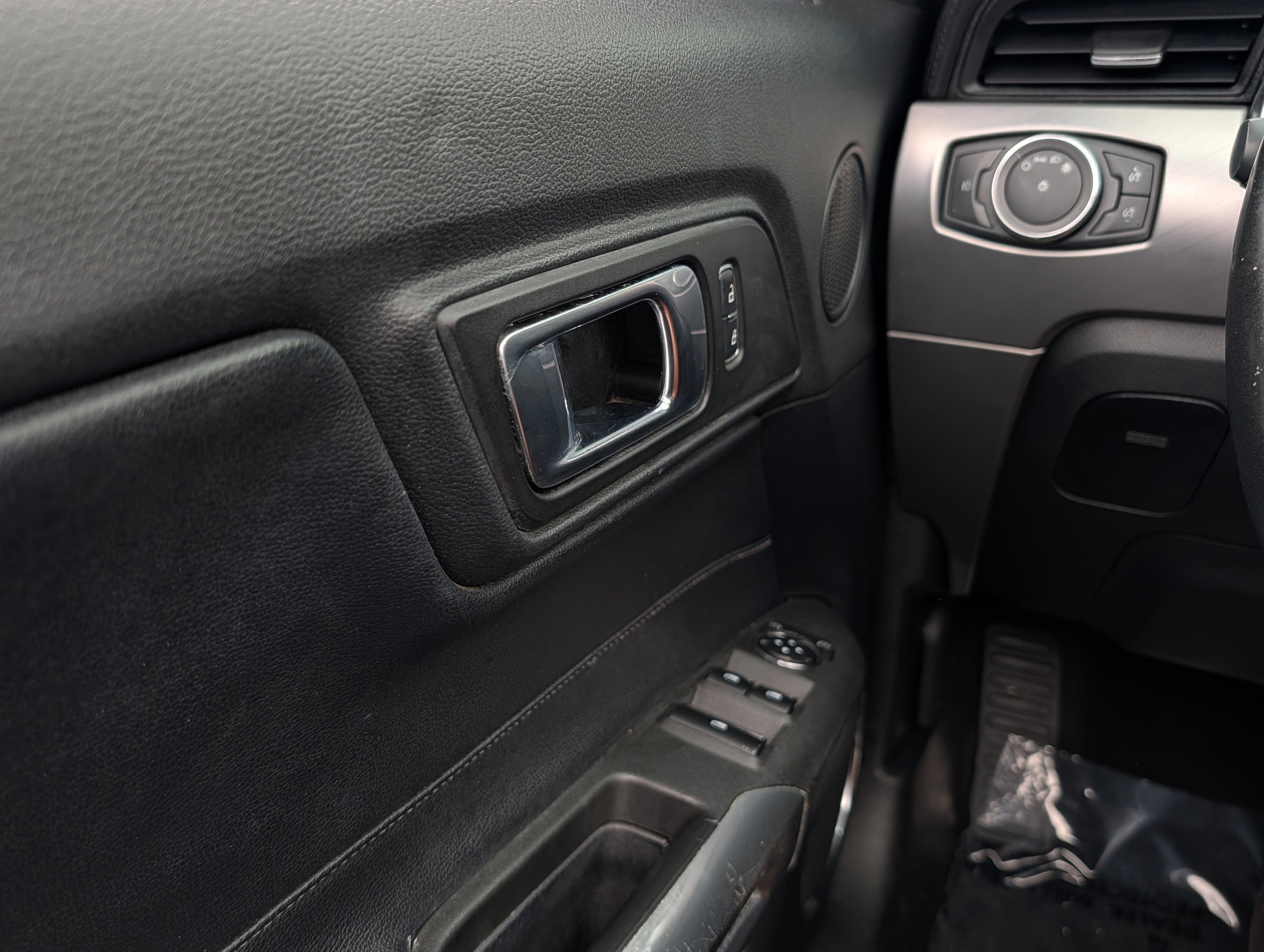 Certified 2018 Ford Mustang Premium RWD image 17