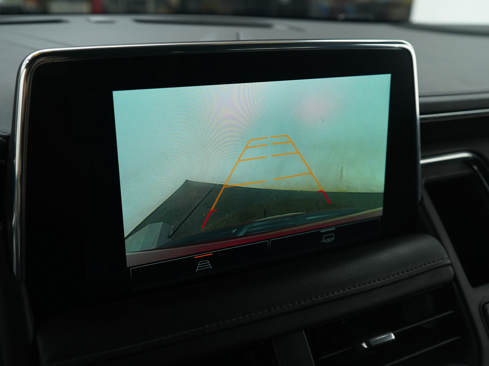 Used 2023 GMC Yukon SLE image 23