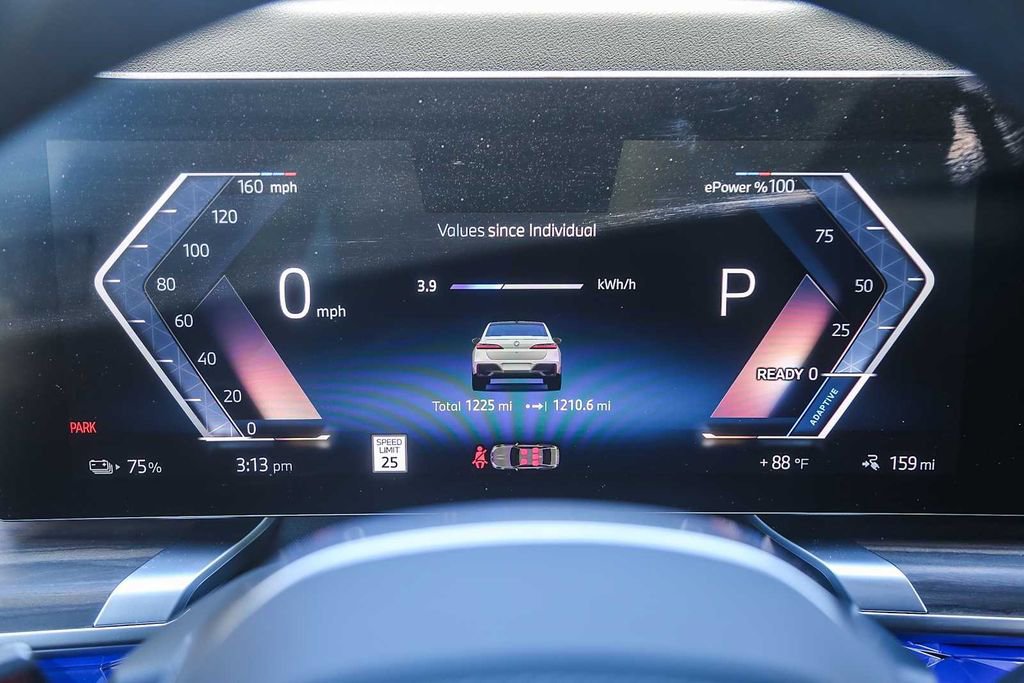 Used 2025 BMW i7 xDrive60 image 19