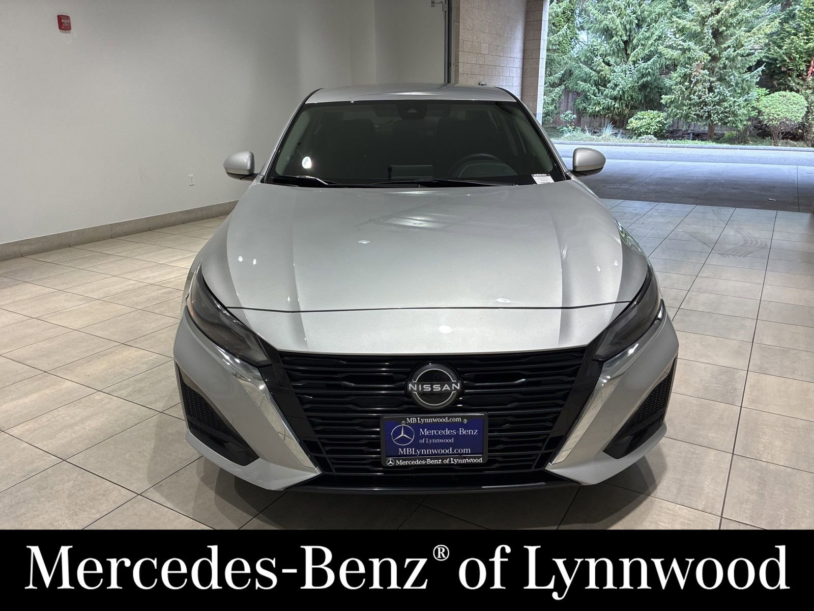 Used 2023 Nissan Altima 2.5 SV image 2