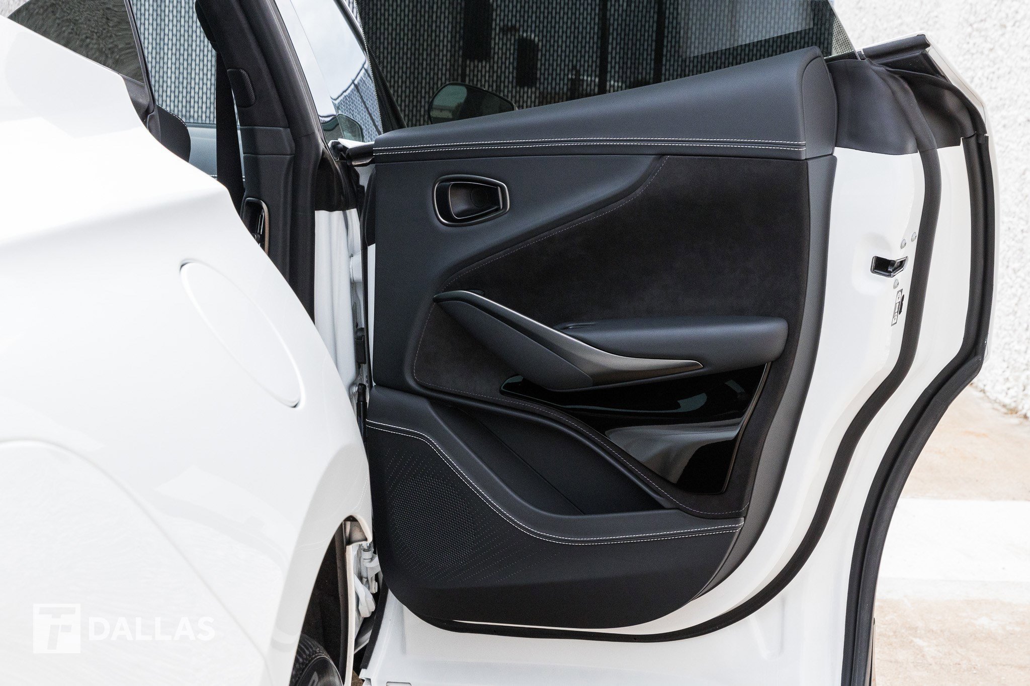 Used 2025 Aston Martin DBX 707 image 31