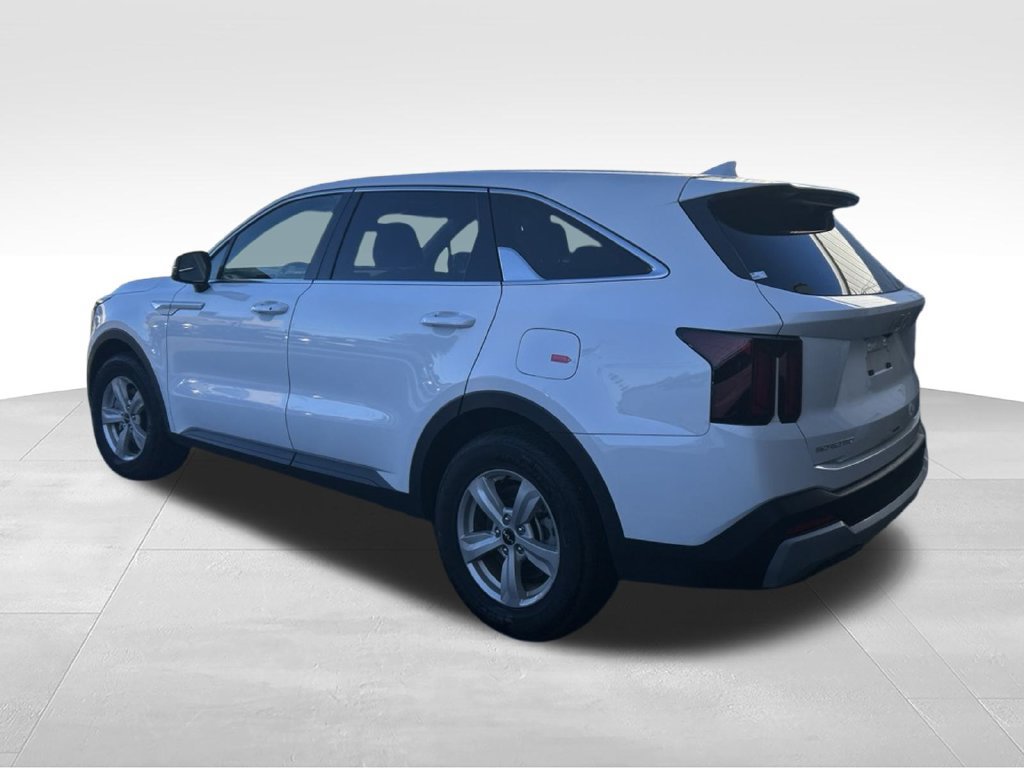 Certified 2026 Kia Sorento LX FWD image 3