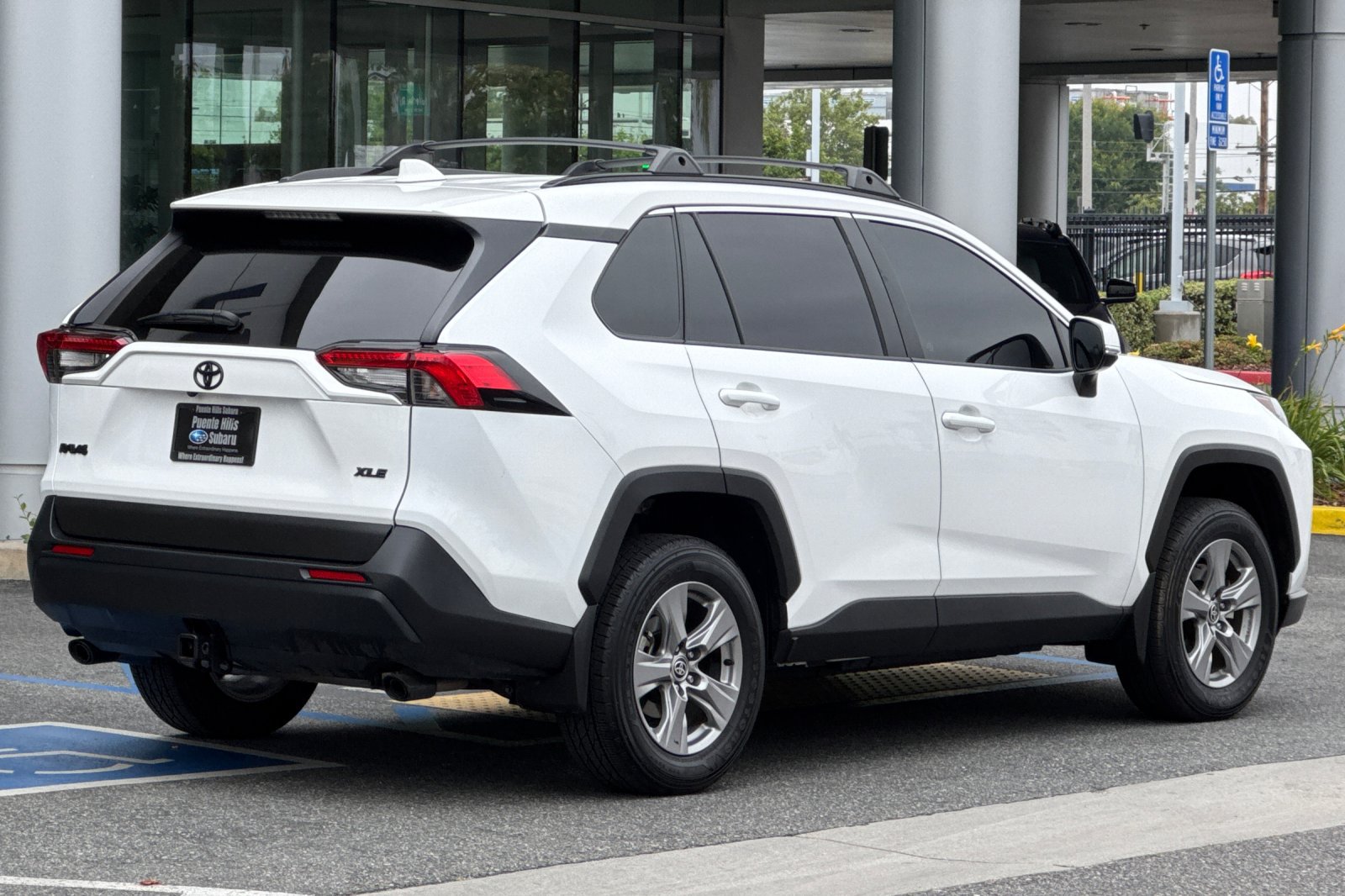 Used 2025 Toyota RAV4 XLE FWD image 4