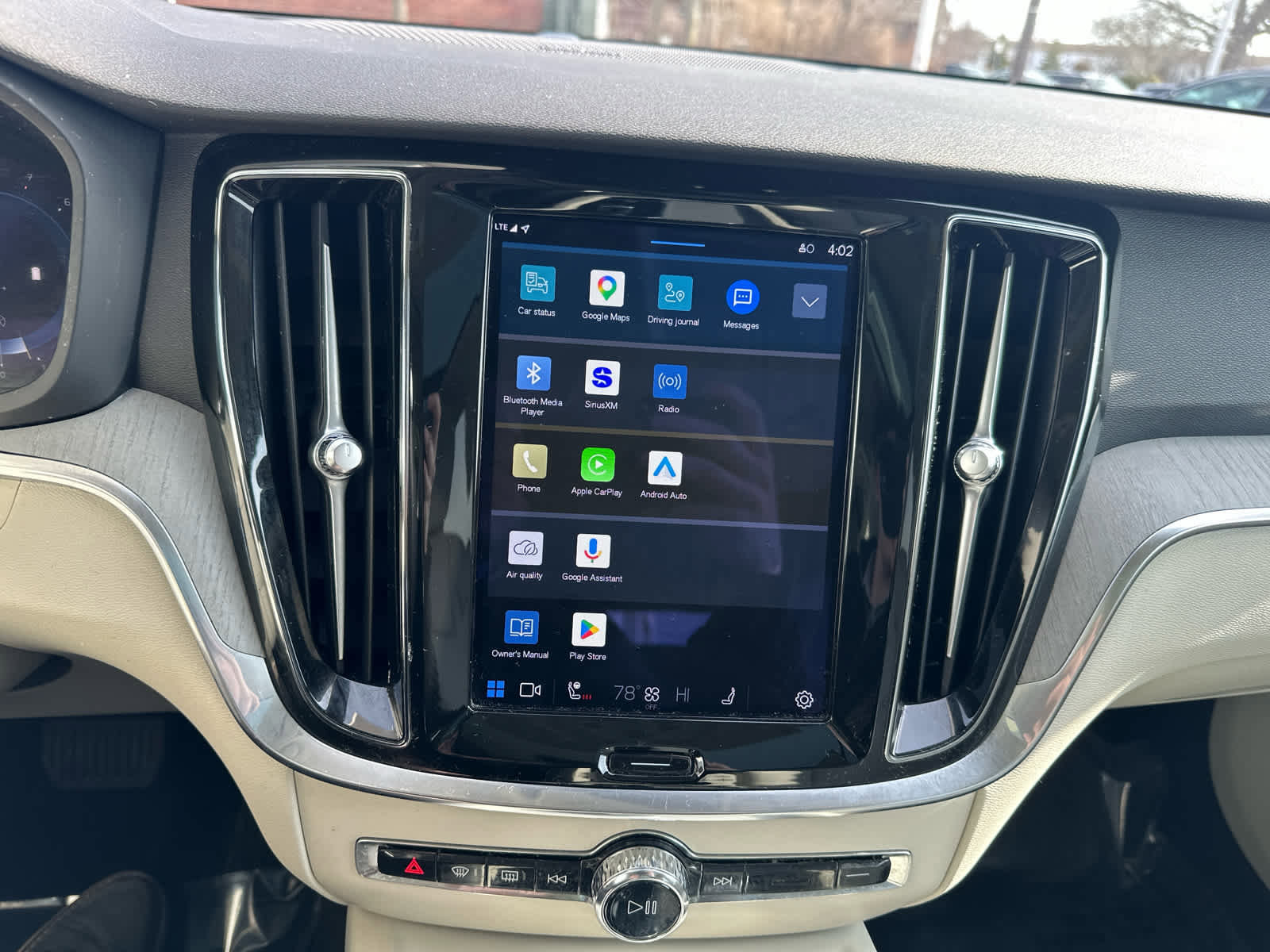 Used 2023 Volvo V60 B5 Cross Country Plus w/ Climate Package image 18