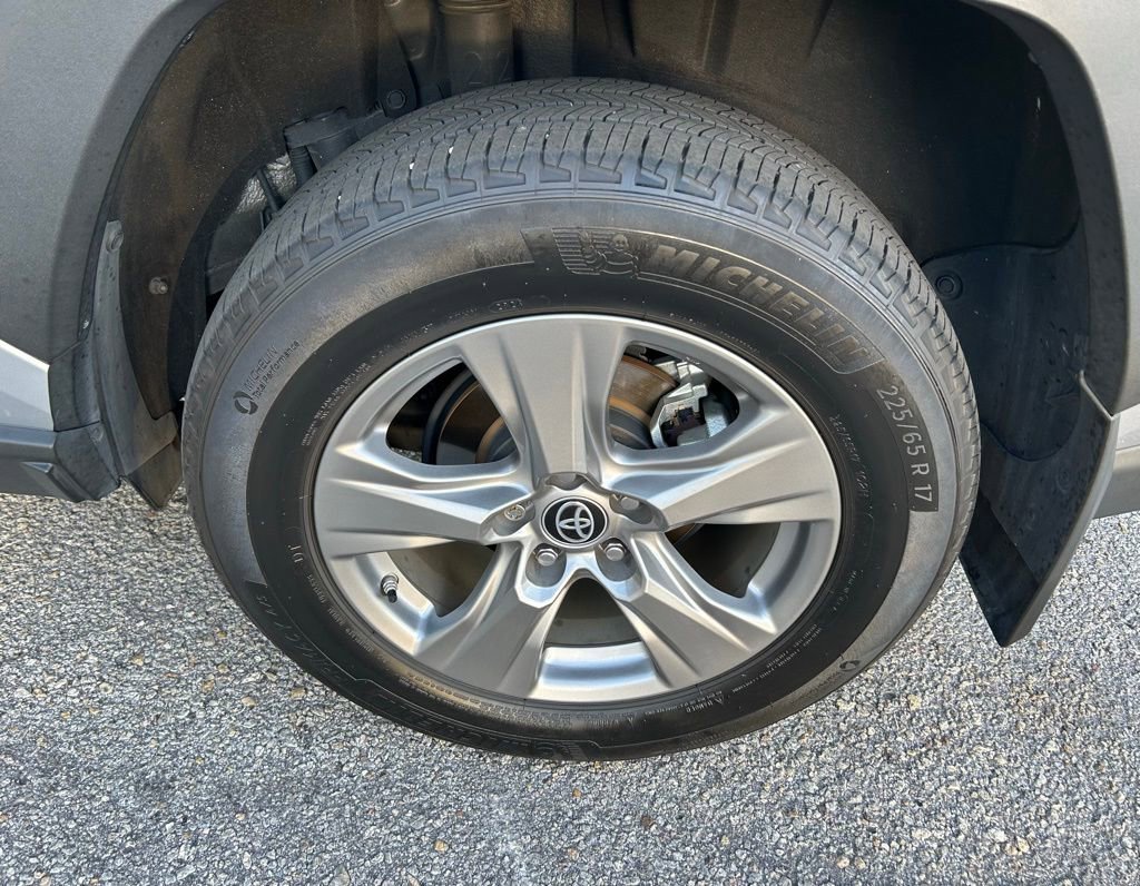 Used 2024 Toyota RAV4 LE AWD/4WD image 9