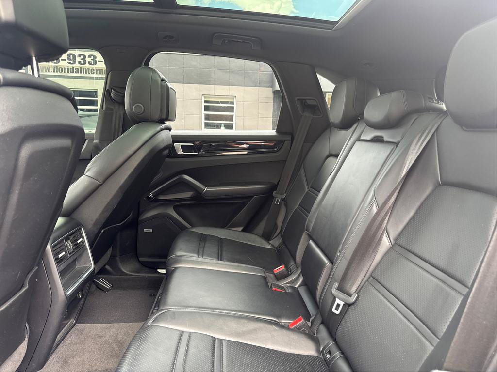 Used 2019 Porsche Cayenne S AWD/4WD image 10