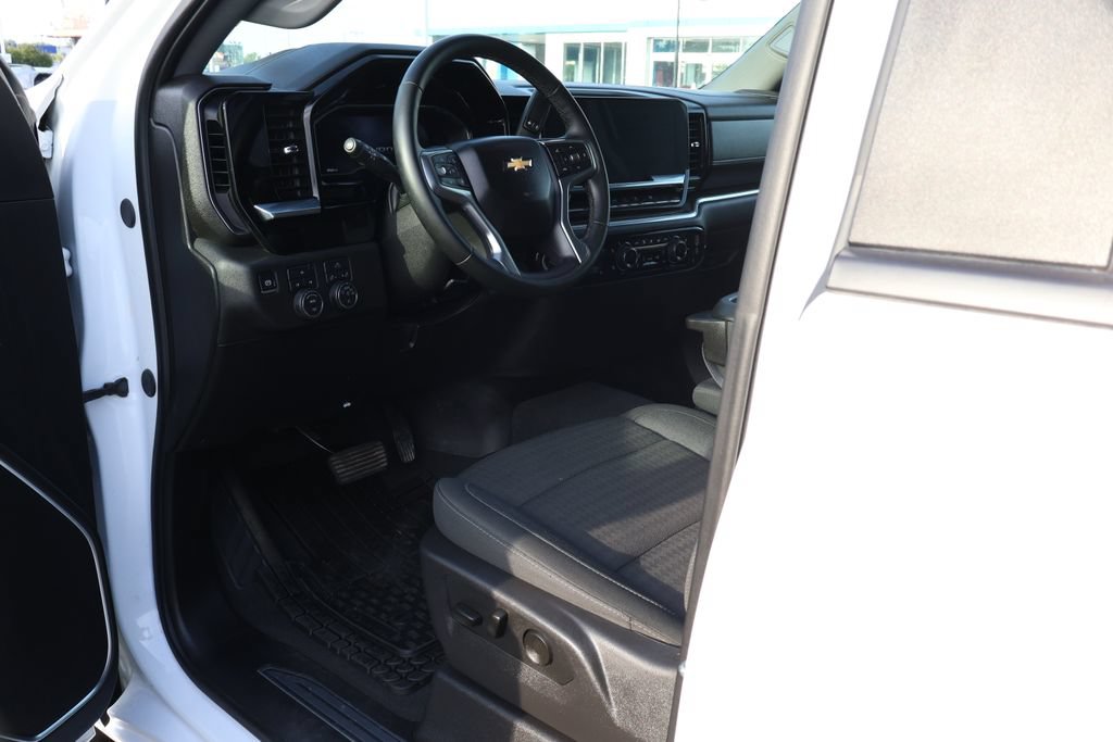 Used 2025 Chevrolet Silverado 2500 LT w/ Convenience Package AWD/4WD image 11
