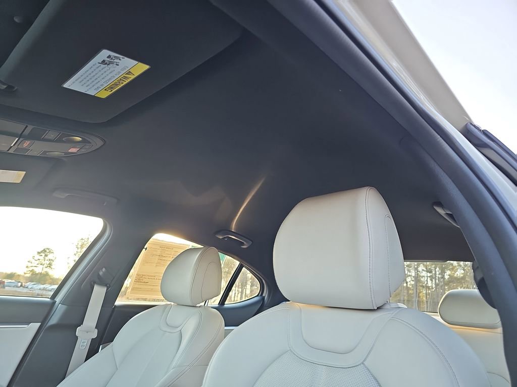 Used 2025 Genesis G70 2.5T image 35