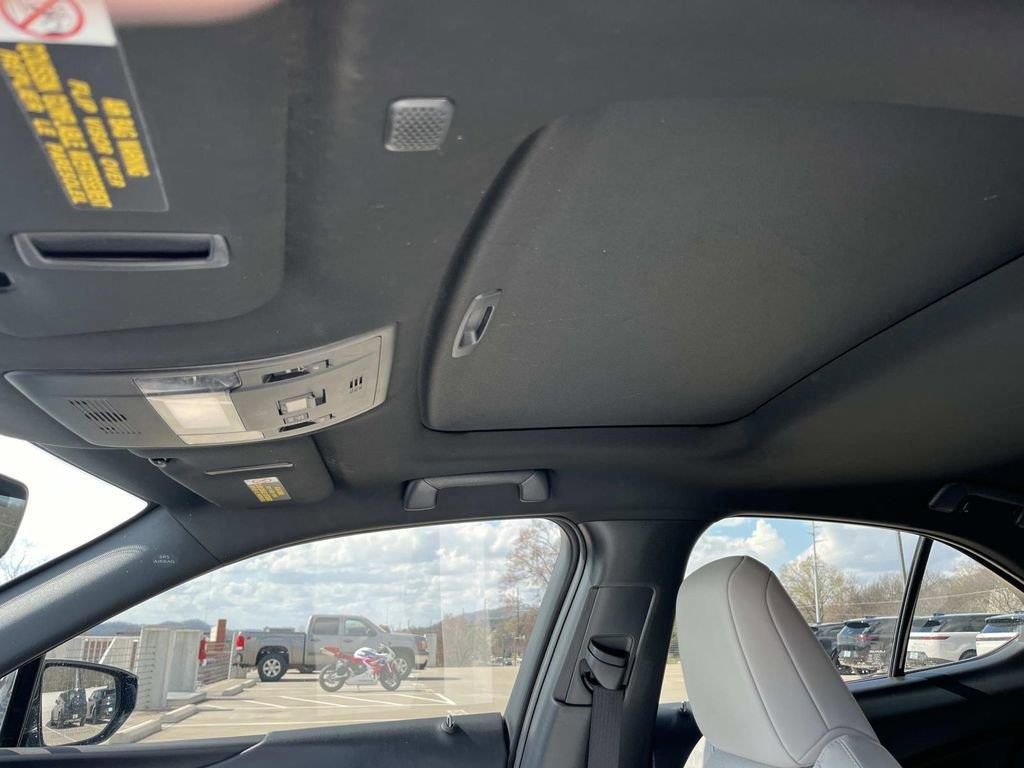 Used 2019 Lexus UX 200 w/ Premium Package image 29