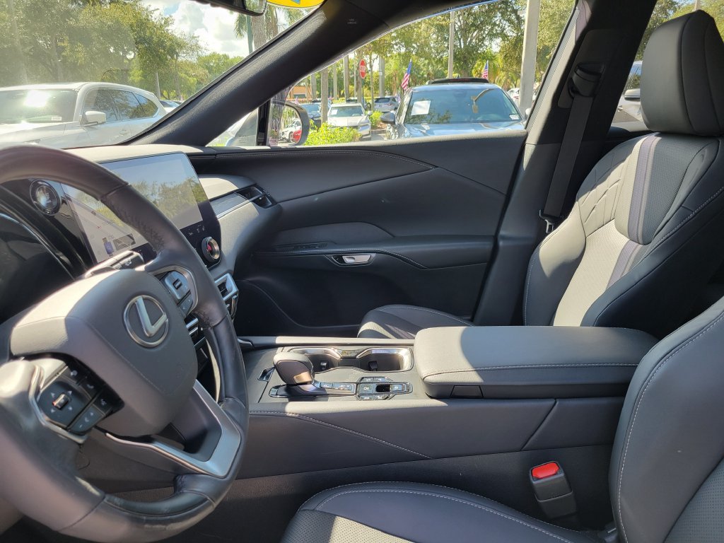 Used 2023 Lexus RX 350 Premium w/ Accessory Package AWD/4WD image 16