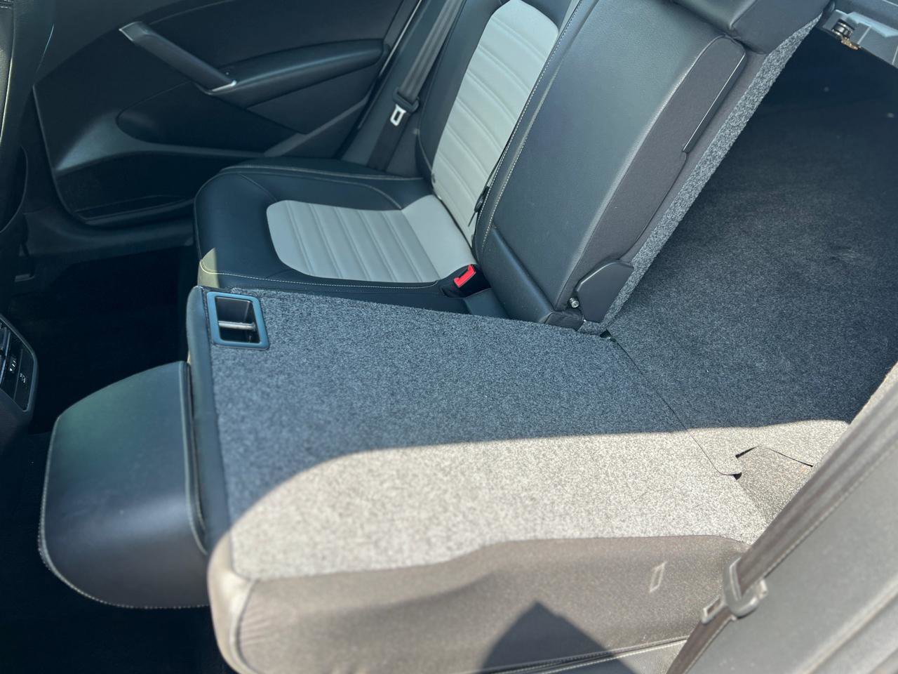 Used 2018 Volkswagen Passat 3.6 FWD image 31