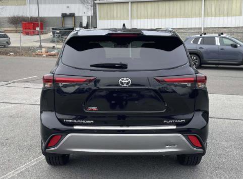 Used 2024 Toyota Highlander Platinum image 6