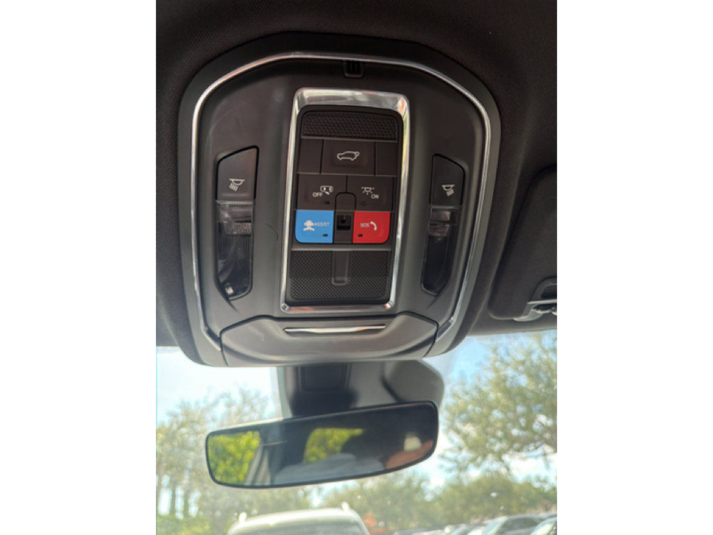 Used 2024 Jeep Grand Cherokee Trailhawk AWD/4WD image 17