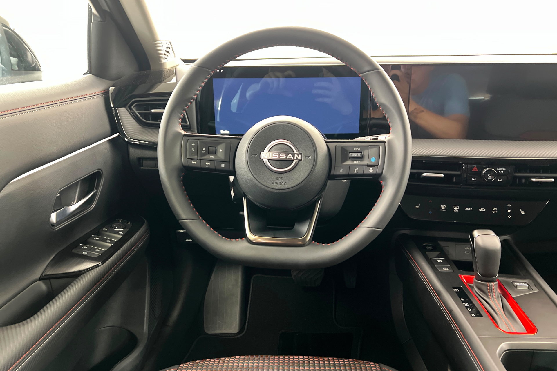 New 2026 Nissan Kicks SR w/ Cold Weather Package FWD image 12