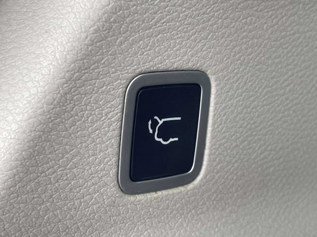 Certified 2017 Chrysler Pacifica Touring-L FWD image 39