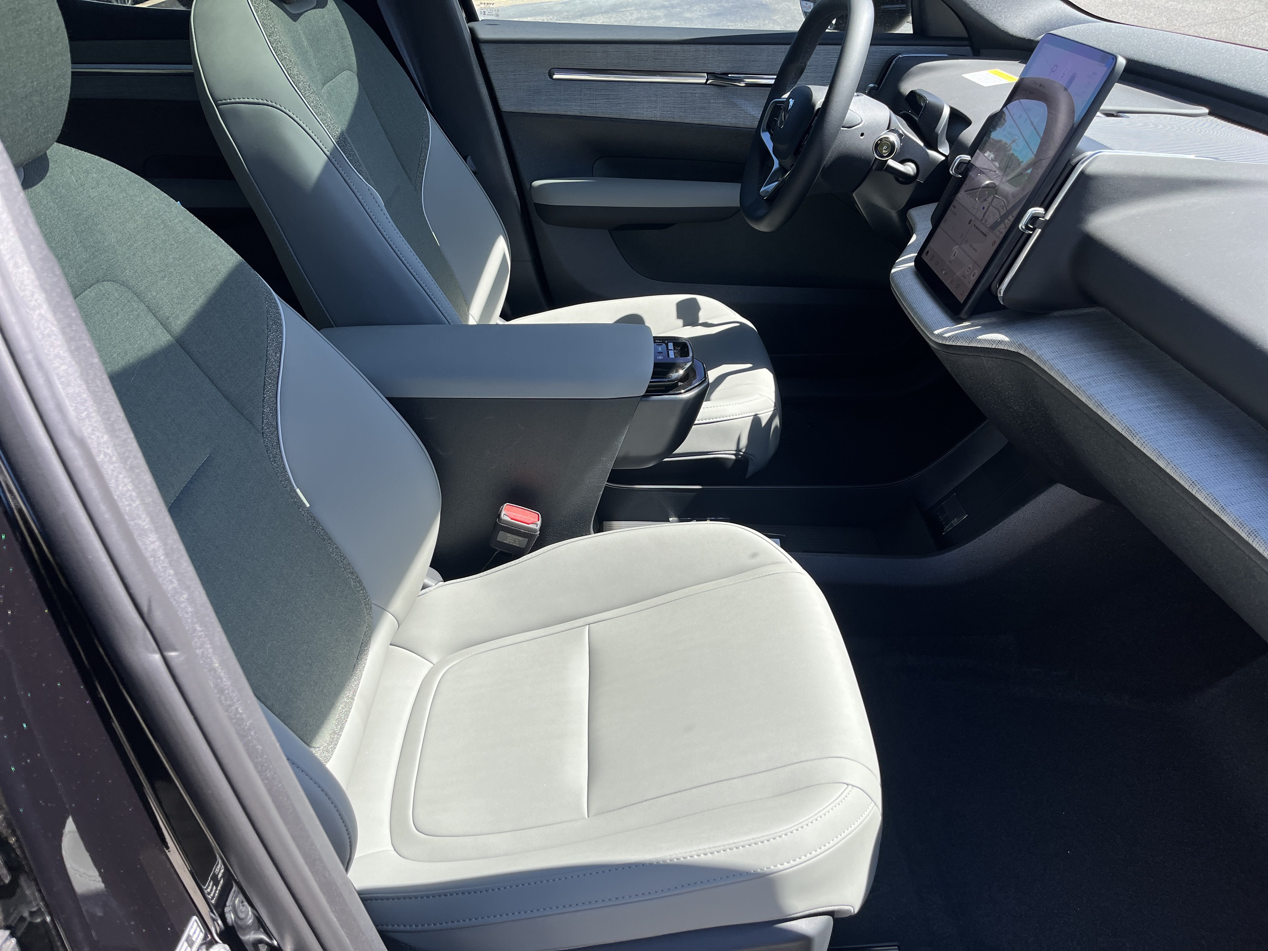New 2026 Volvo EX30 Plus w/ Protection Package Premier AWD/4WD image 18