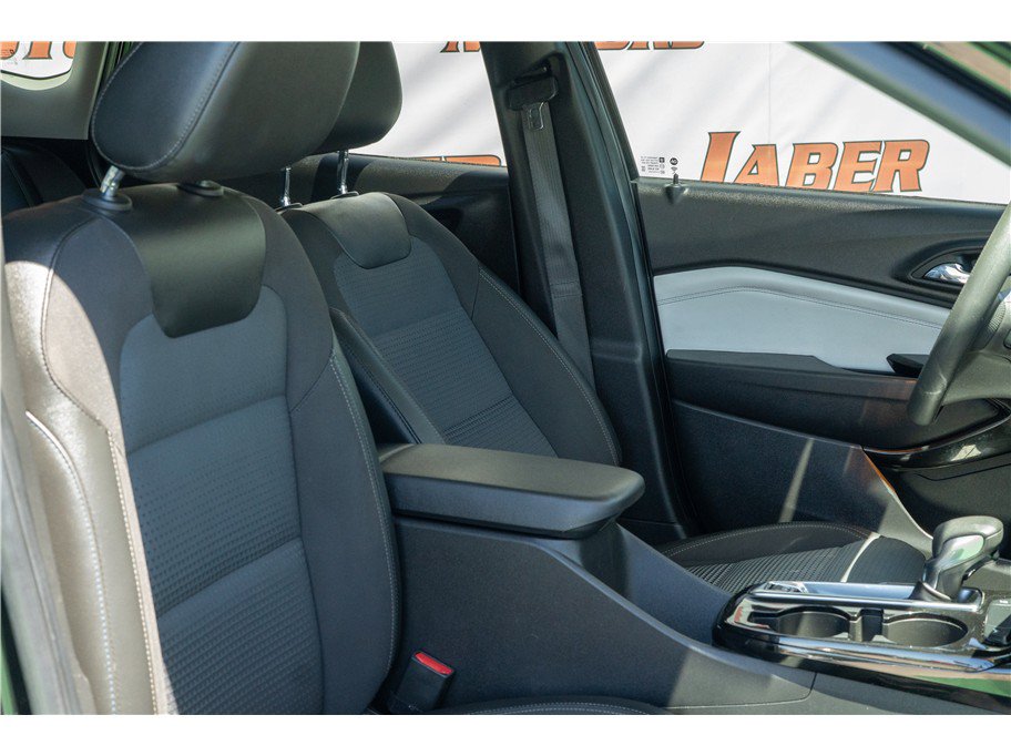 Used 2024 Chevrolet Trax LT FWD image 4