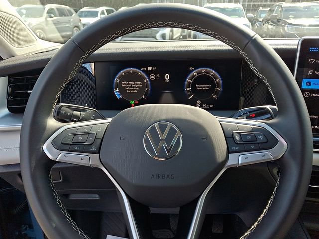 Used 2025 Volkswagen Tiguan SE w/ Panoramic Sunroof Package image 19