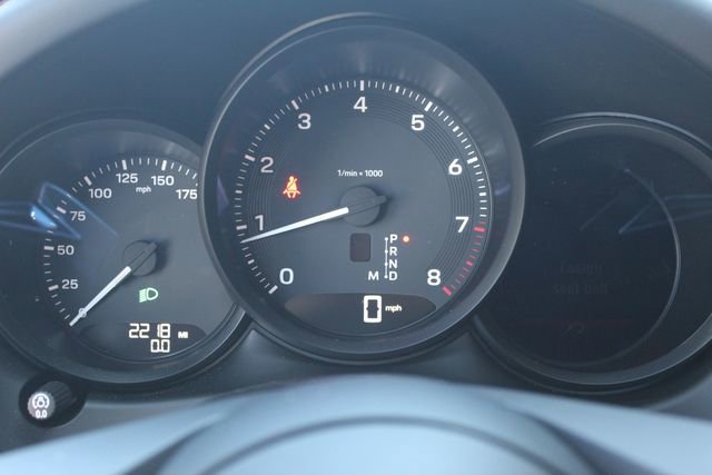 Certified 2025 Porsche Macan image 19