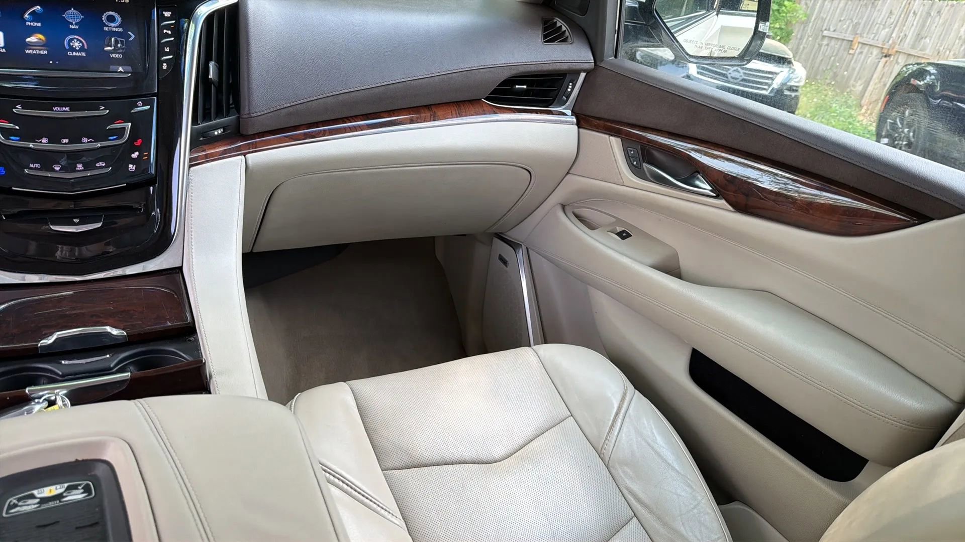 Used 2015 Cadillac Escalade ESV Luxury AWD/4WD image 38