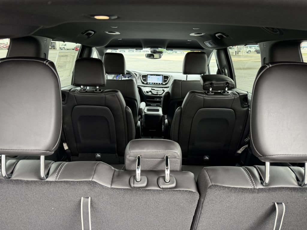 New 2026 Chrysler Pacifica Select w/ S Appearance Package FWD image 12
