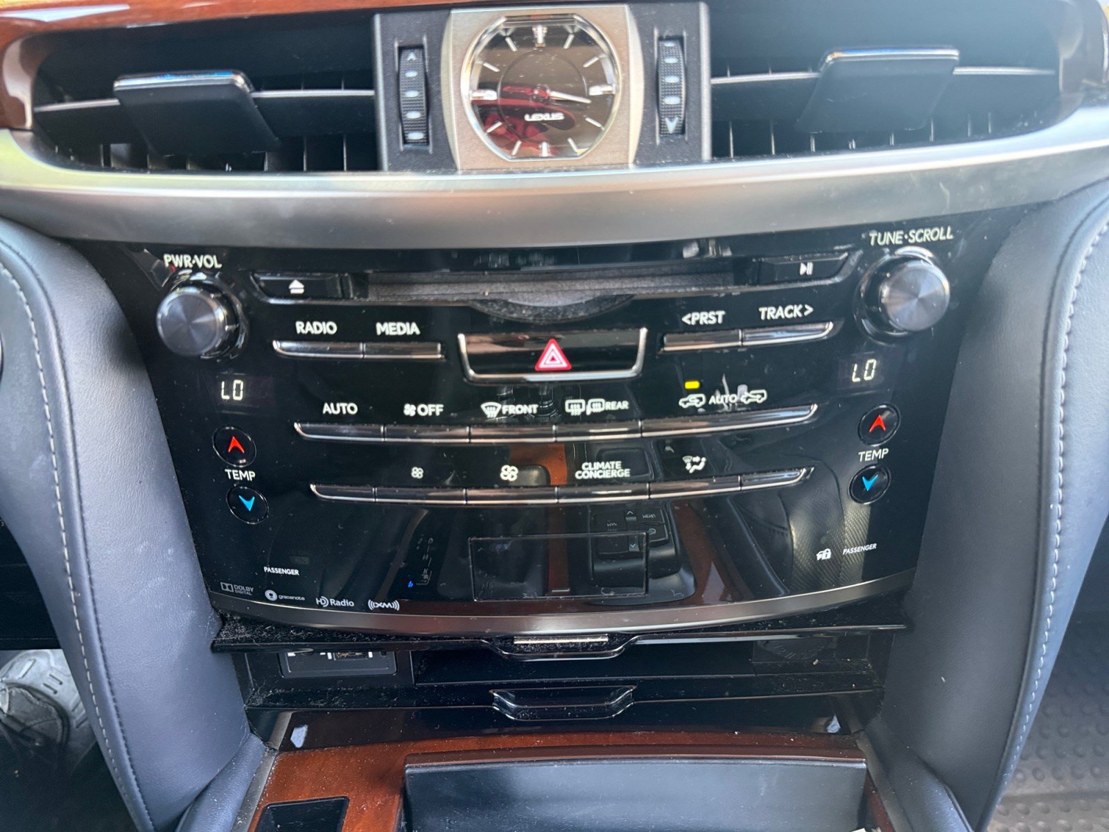 Used 2020 Lexus LX 570 4WD w/ Luxury Package image 12
