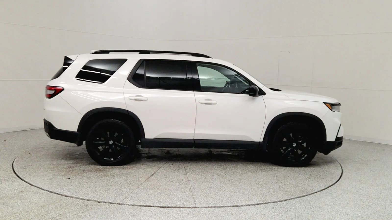 Used 2025 Honda Pilot Black Edition image 8