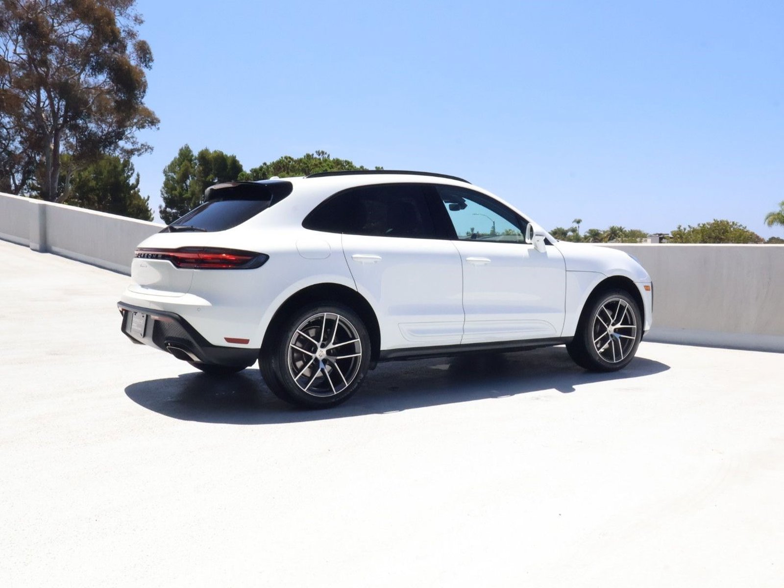 Certified 2026 Porsche Macan AWD/4WD image 8