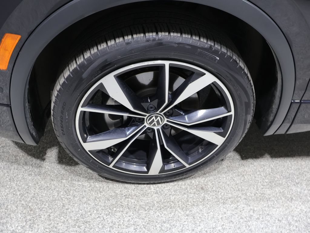 Used 2022 Volkswagen Tiguan SEL R-Line AWD/4WD image 8