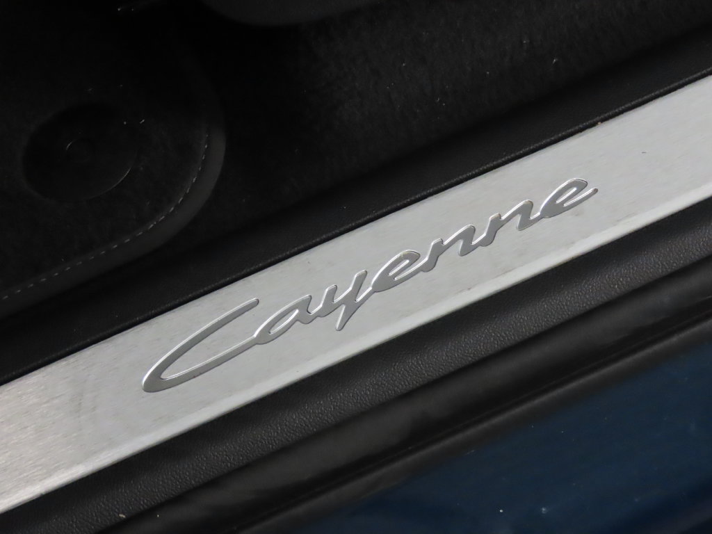 Certified 2025 Porsche Cayenne AWD/4WD image 41