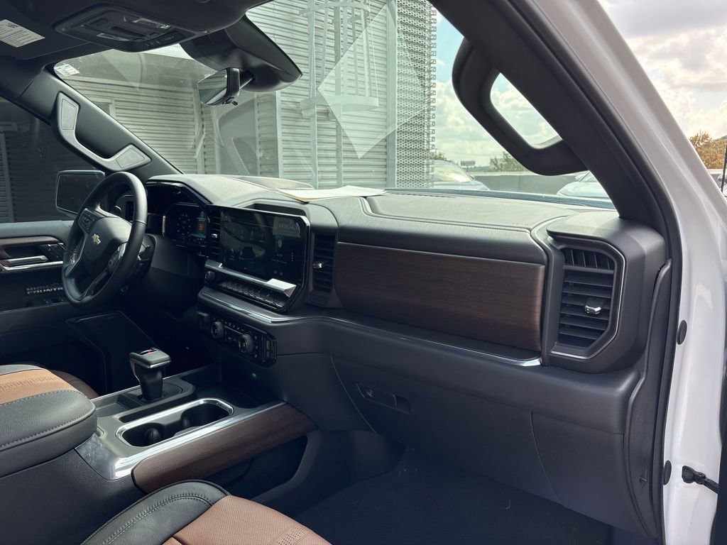 Used 2024 Chevrolet Silverado 1500 High Country w/ Technology Package image 15