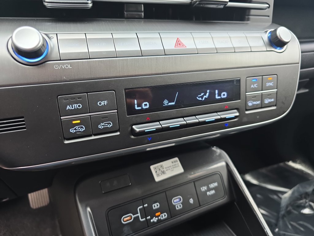 Used 2025 Hyundai Kona SEL AWD/4WD image 19