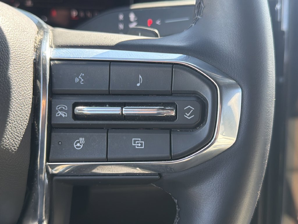 Used 2026 GMC Acadia Elevation w/ Elevation Premium Package FWD image 21