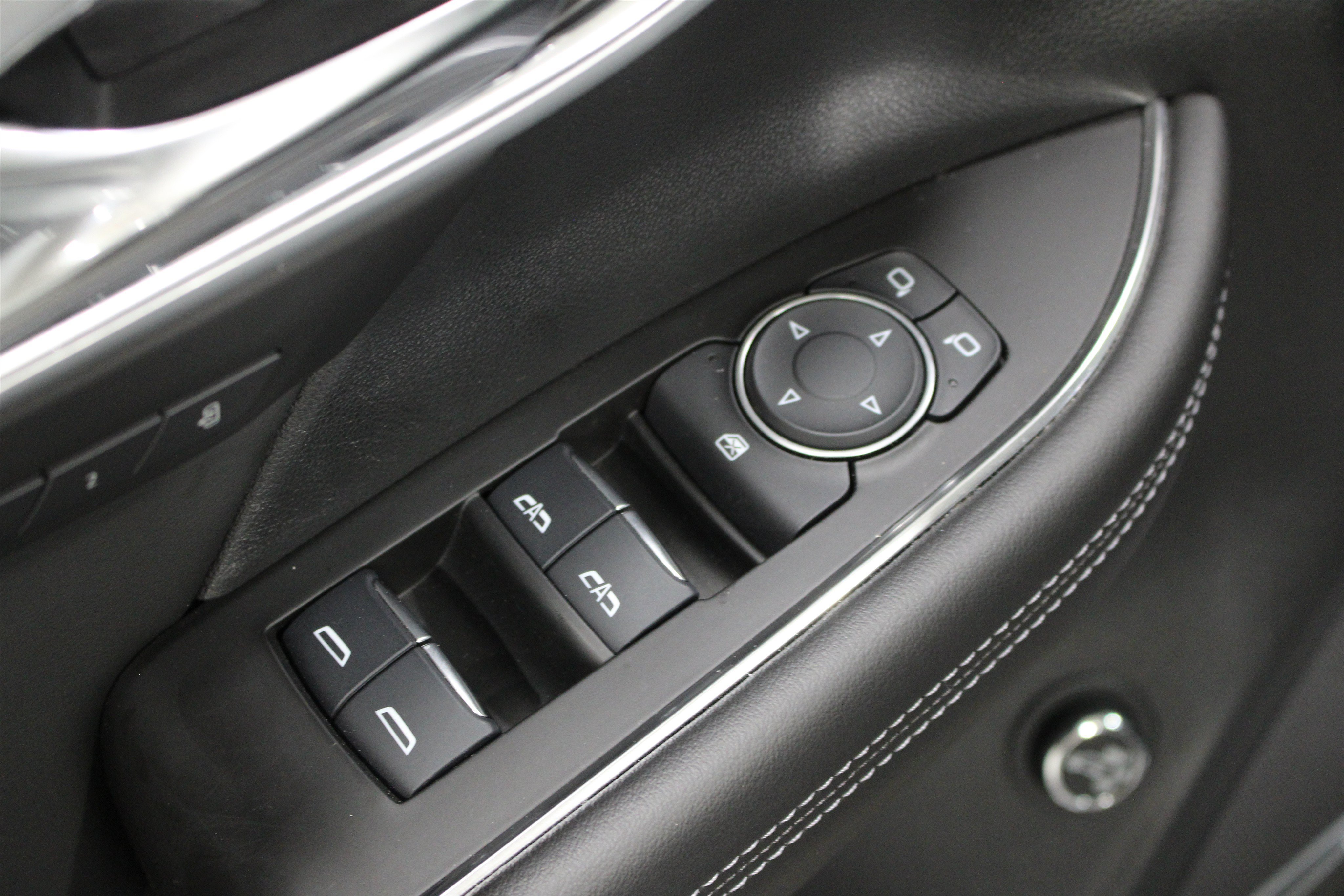 Used 2025 Buick Envision Avenir AWD/4WD image 7
