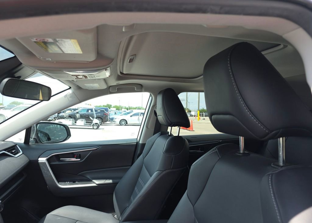 Used 2023 Toyota RAV4 XLE Premium FWD image 8
