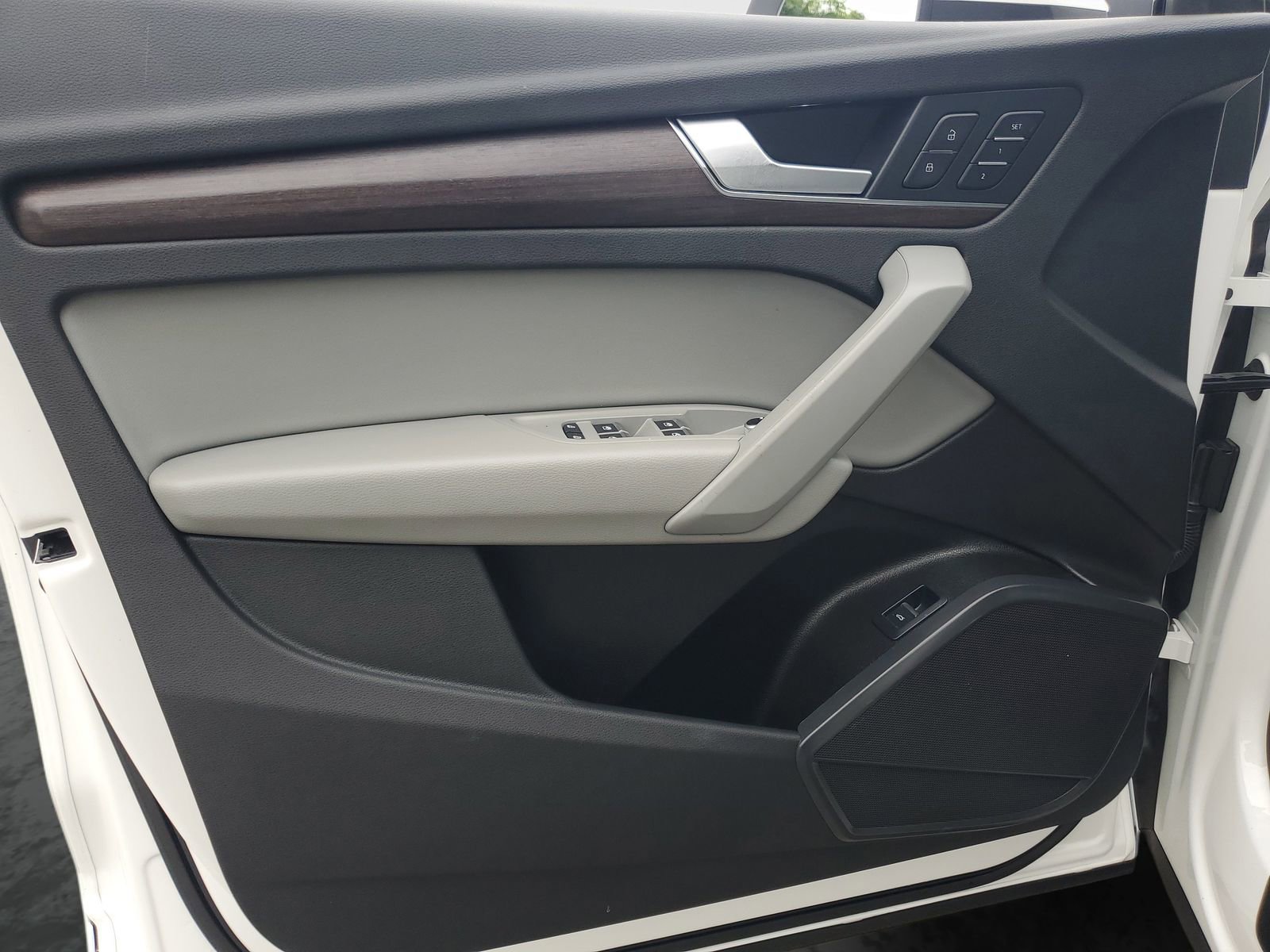 Used 2022 Audi Q5 2.0T Premium w/ Convenience Package image 18