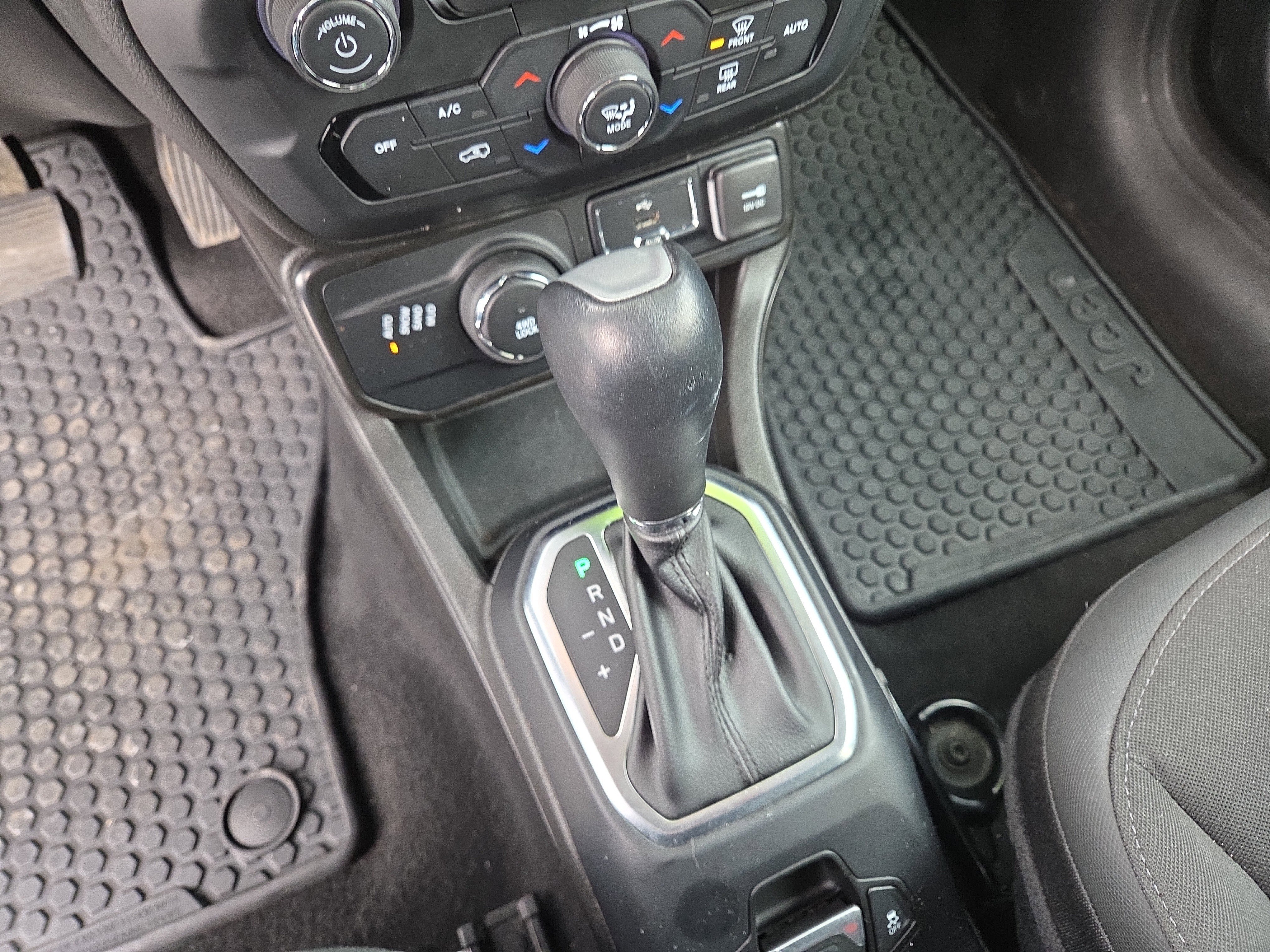 Certified 2023 Jeep Renegade Latitude AWD/4WD image 27