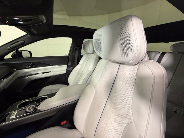 Used 2024 Cadillac Lyriq Luxury RWD image 17