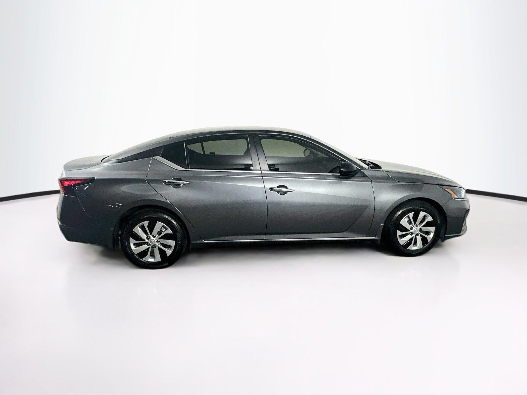 Used 2024 Nissan Altima 2.5 S FWD image 10