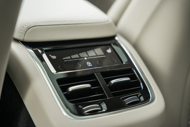 New 2026 Volvo XC60 B5 Ultra w/ Climate Package AWD/4WD image 33
