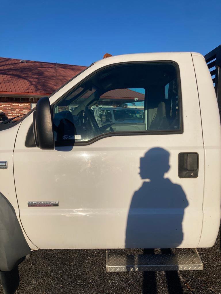 Used 2005 Ford F450 XL RWD image 2