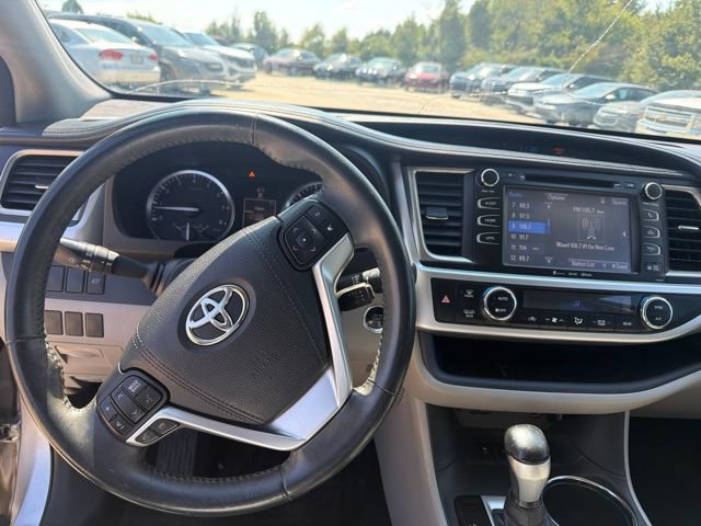 Used 2016 Toyota Highlander XLE FWD image 12