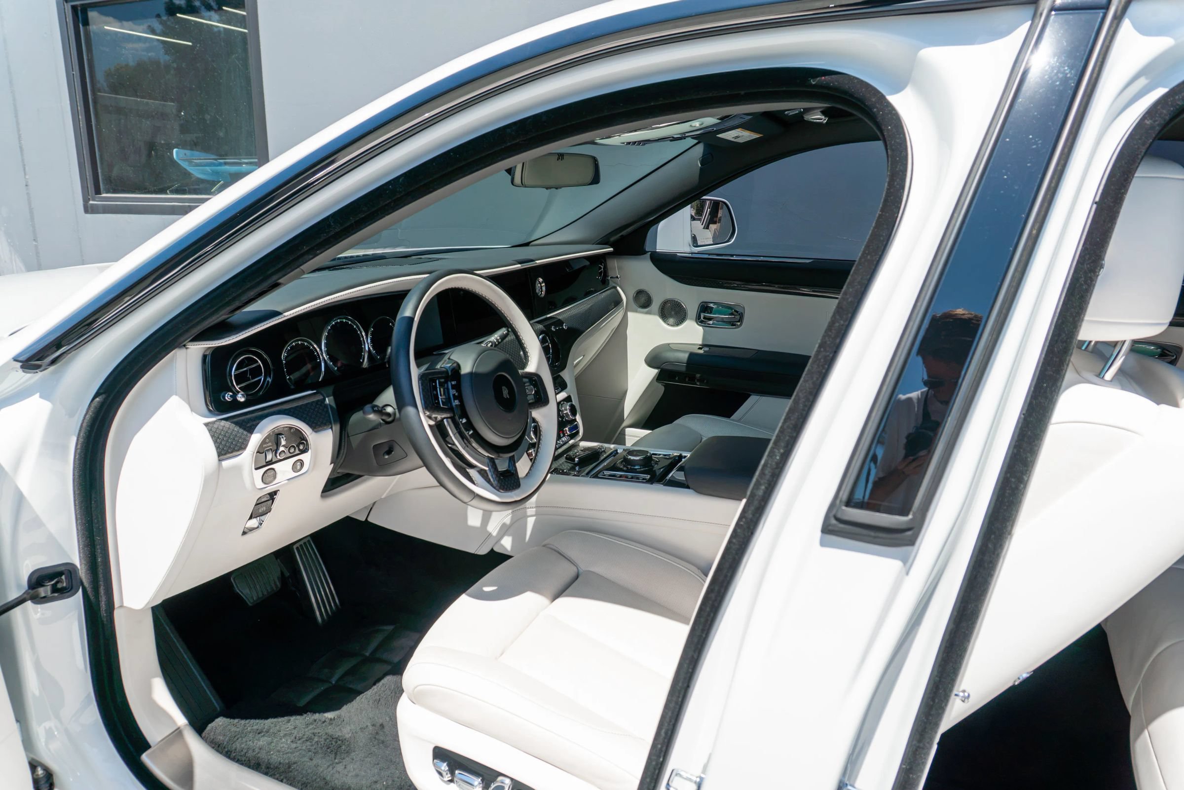 Used 2023 Rolls-Royce Ghost Black Badge w/ Black Badge Ghost Package AWD/4WD image 10