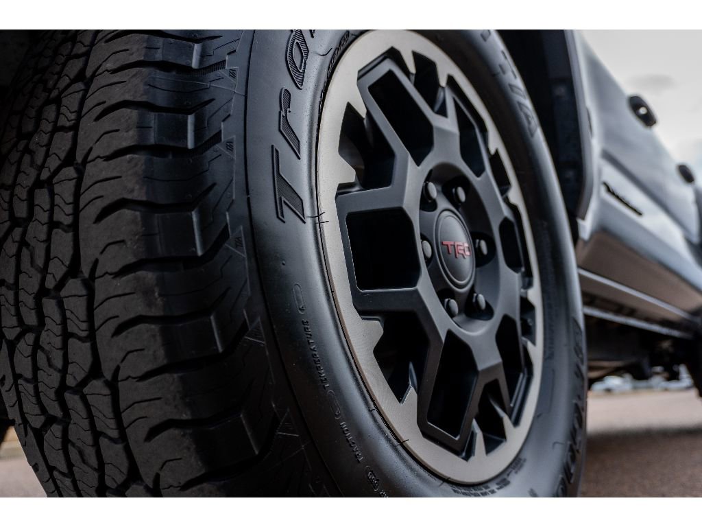 Used 2024 Toyota Tacoma TRD Off-Road image 9