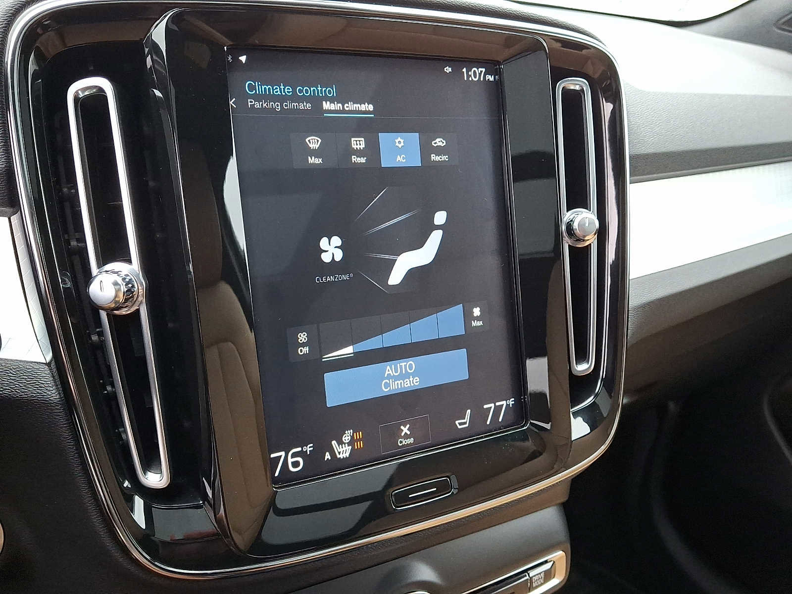 Used 2020 Volvo XC40 T5 Momentum image 16